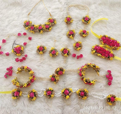 Lamansh Flower Jewellery 1 Necklace ,1 Choker, 2 Earrings, 2 Bracelets attached to ring , 1 Maangtika, 1 Kamarband, 2 Bajuband Armlets & 1 Back Hair accessory / Yellow-Pink LAMANSH® Super Gorgeous Red Green Floral 🌺 Jewellery Set with Kamarband set / For Haldi / Baby Shower / Flower 🌺 Jewelry Set