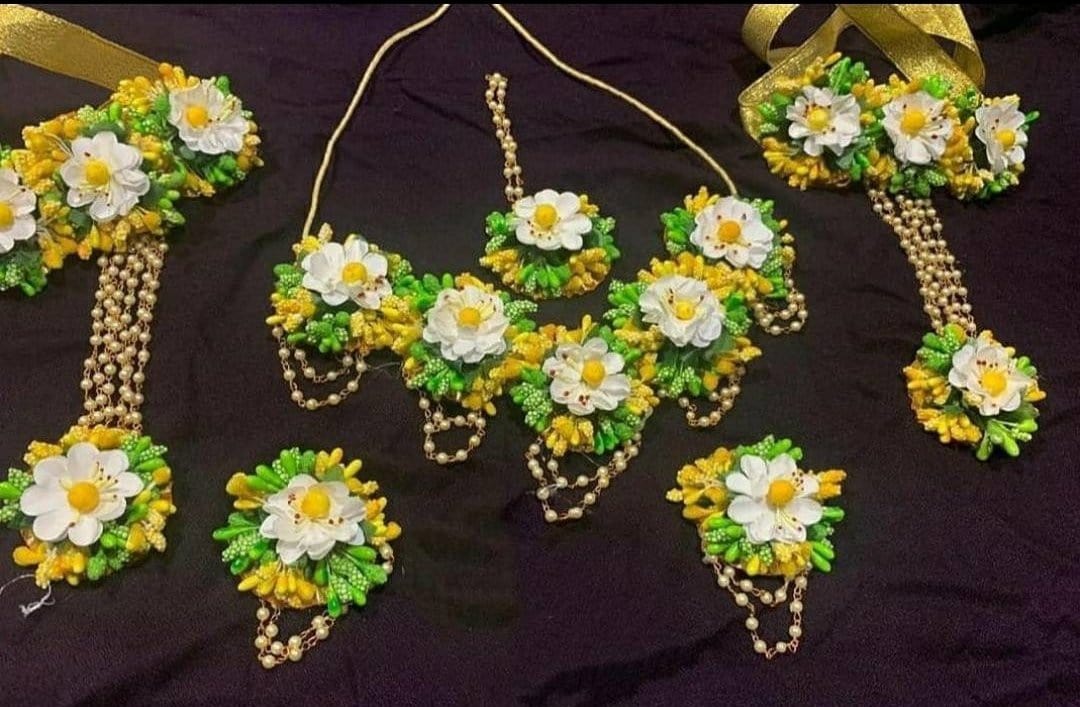 Lamansh Flower🌺🌻🌹🌷 jewellery 1 Necklace,2 Earrings, 1 Maangtika  ,2 bracelet attached with ring / Green LAMANSH® Handmade Flower Jewellery Set For Women & Girls / Multi Layered Necklace Haldi Set