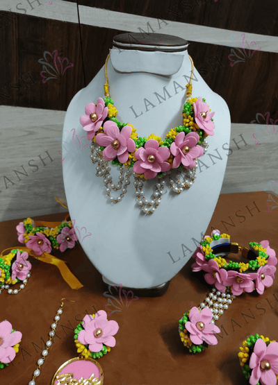 Lamansh Flower Jewellery 1 Necklace, 2 Earrings , 1 Maangtika , 2 Bracelets attached to ring & 2 Bajubands Armlets / Pink LAMANSH® Special Floral 🌺 Jewellery Set For Haldi / Mehndi / Artificial Flower jewellery set