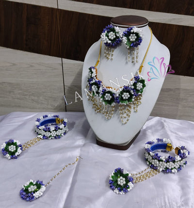 LAMANSH ® Flower🌺🌻🌹🌷 jewellery 1 Necklace, 2 Earrings ,1 Maangtika & 2 Bracelets attached to Ring set / White Purple LAMANSH® Handmade Wedding Flower Jewellery Set For Women & Girls / Haldi Set