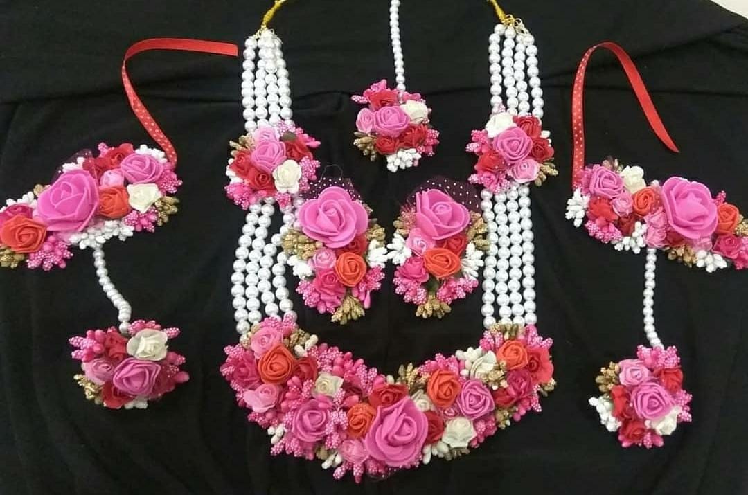 Lamansh Flower 🌺 Jewellery 1 Necklace, 2 Earrings ,1 Maangtika & 2 Bracelets Attached with Ring set / Pink-White LAMANSH® Handmade Flower Jewellery Set For Women & Girls / Haldi Set