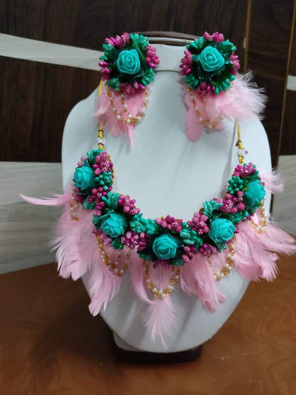 Lamansh Flower Jewellery 1 Necklace, 2 Earrings, 1 Maangtika / Multicolor LAMANSH® Special Feather Collection Floral 🌺 Jewellery Set