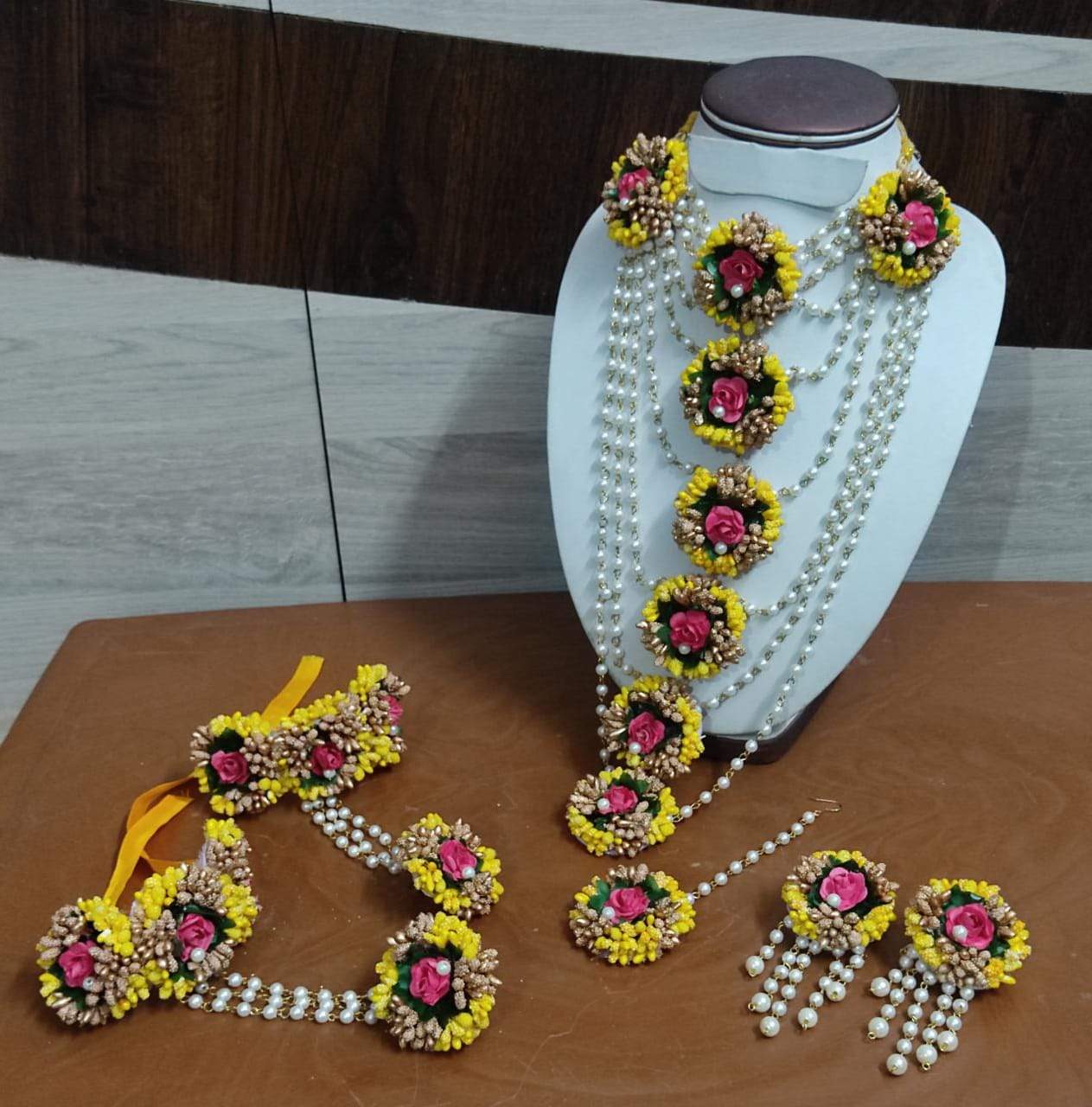 Yellow Flowers jewellery set with bracelet