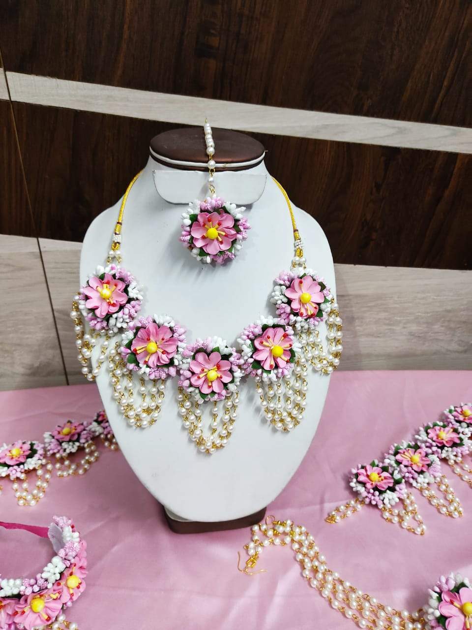 Lamansh Flower Jewellery 1 Necklace, 2 Earrings with extended clips , 1 Maangtika , 2 Bracelets attached to ring & 2 Anklets / Pink LAMANSH® Bridal Floral 🌺 Jewellery Set for Haldi Ceremony / Special Mehendi set