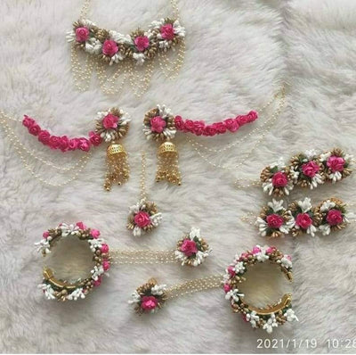 Lamansh Flower Jewellery 1 Necklace, 2 Earrings with extended clips , 1 Maangtika, 2 Bracelets attached to ring & 2 Anklets / Pink-White-Gold LAMANSH® Special Floral 🌺 Jewellery Set