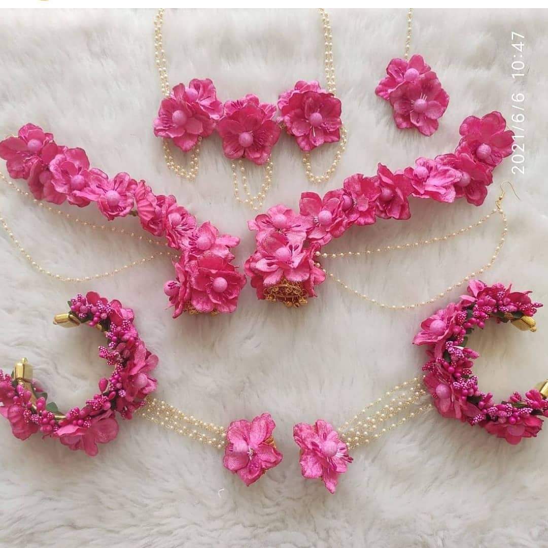 Lamansh Flower Jewellery 1 Necklace, 2 Earrings with extended clips , 1 Maangtika, 2 Bracelets attached to ring. / Pink LAMANSH® Special Floral 🌺 Jewellery Set