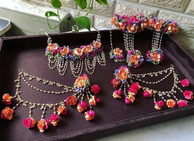 Lamansh Flower Jewellery 1 Necklace, 2 Earrings with extended clips , 1 Maangtika & 2 Bracelets attached to ring set / Multicolor LAMANSH® Bridal Floral 🌺 Jewellery Set for Haldi Mehendi Ceremony