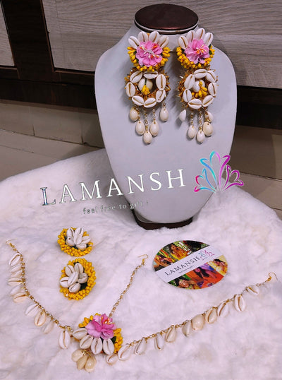Lamansh Flower Jewellery 2 Earrings , 1 Maangtika with side chain & 2 Rings / Yellow Pink LAMANSH® Shells 🐚 X Floral 🌺 Jewellery Set for Bride / Earrings Mathapatti & Ring set