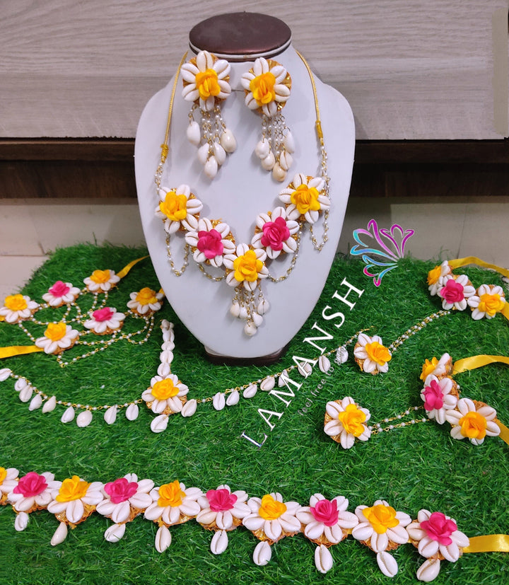 LAMANSH® Shells Floral Jewellery Set 🌺 Flower Jewelry set with Kamarbandh - Main Image