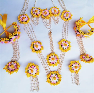Lamansh Flower 🌺🌻🌹🌷 Jewellery set 1 Necklace, 1 Choker, 2 Earrings, Bracelet Attached With ring & 1 Maangtika Set / Yellow-Pink LAMANSH® Special Haldi Mehendi 🌺 Jewellery Set / Floral Jewellery set