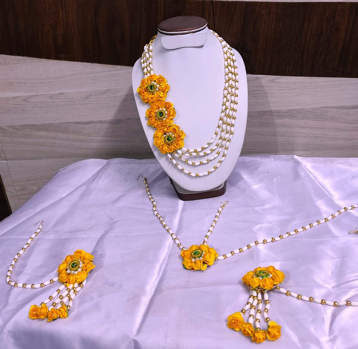 Lamansh Flower Jewellery set 1 Necklace, 2 Earrings with extended clips,1 Maangtika with Side Chain set / Yellow-White LAMANSH® Designer Floral Jewellery Set for Women & Girls