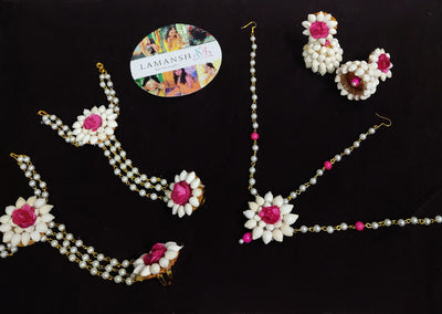 Lamansh katrina kaif set 2 Earrings , 2 Bracelets with side chain & 1 Maangtika with side chain / Pink White Katrina Kaif's HALDI inspired LAMANSH® Floral 🌺 Earrings & Maangtika Mogra set / Best for Haldi ceremony