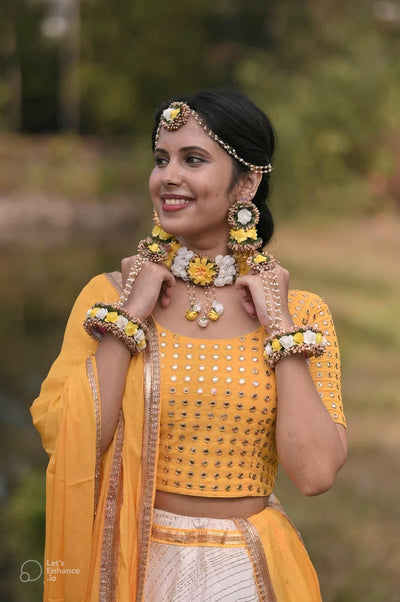 Lamansh latest floral set 1 Necklace, 2 Earrings ,1 Maangtika with side chain & 2 Bracelet Attached with Ring set / Yellow - Gold - White LAMANSH® Bridal Flower 🌺 Jewellery set for Haldi Mehndi Set For Women, Girls / Floral Jewellery Set