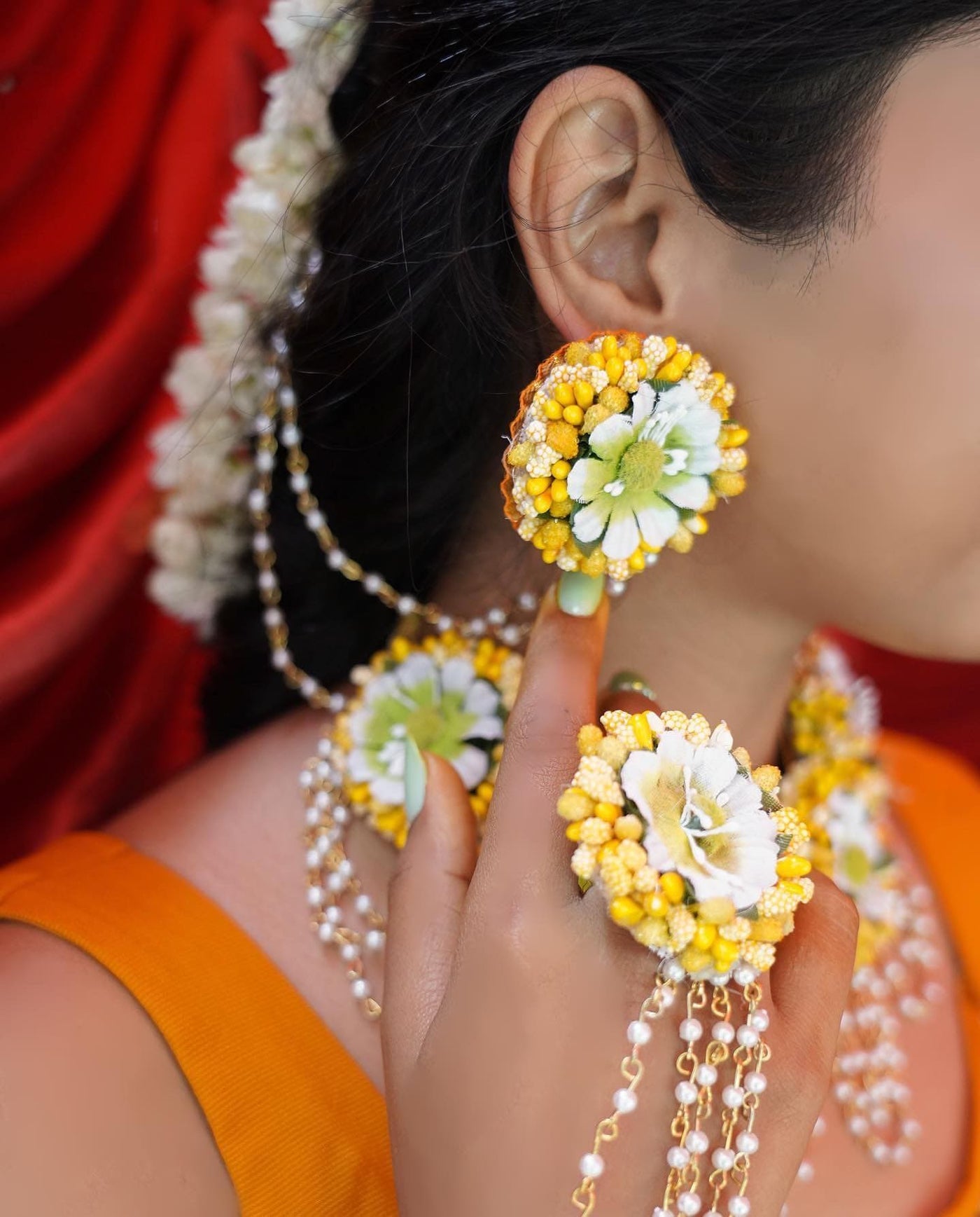 Lamansh latest floral set 1 Necklace, 2 Earrings with side Chain ,1 Maangtika & 2 Bracelet attached with Ring set / Yellow-Green-White LAMANSH® Bridal Flower Jewellery Set for Haldi ceremony 💛
