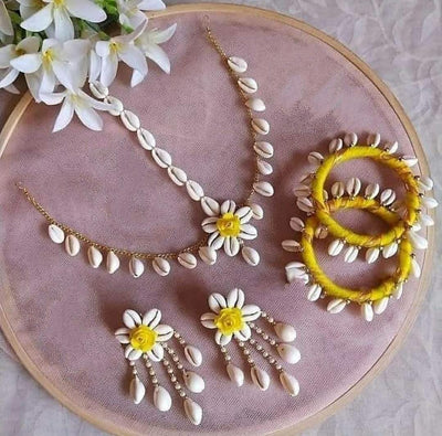 LAMANSH Maangtika, Earrings & Bangles set LAMANSH® Bridal Yellow Shells X Flower 🐚🌸 Jewellery Set for Haldi ceremony / Artificial Floral set