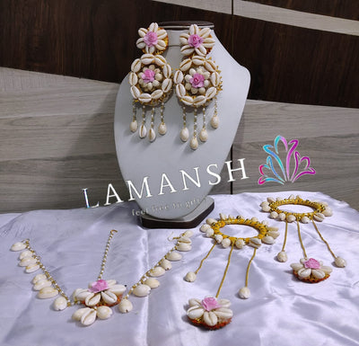 LAMANSH Maangtika, Earrings & Bangles set Light Pink / Standard / Shells 🐚 Style Lamansh® Flower Jewellery Set With Shells Maangtika & Earrings set