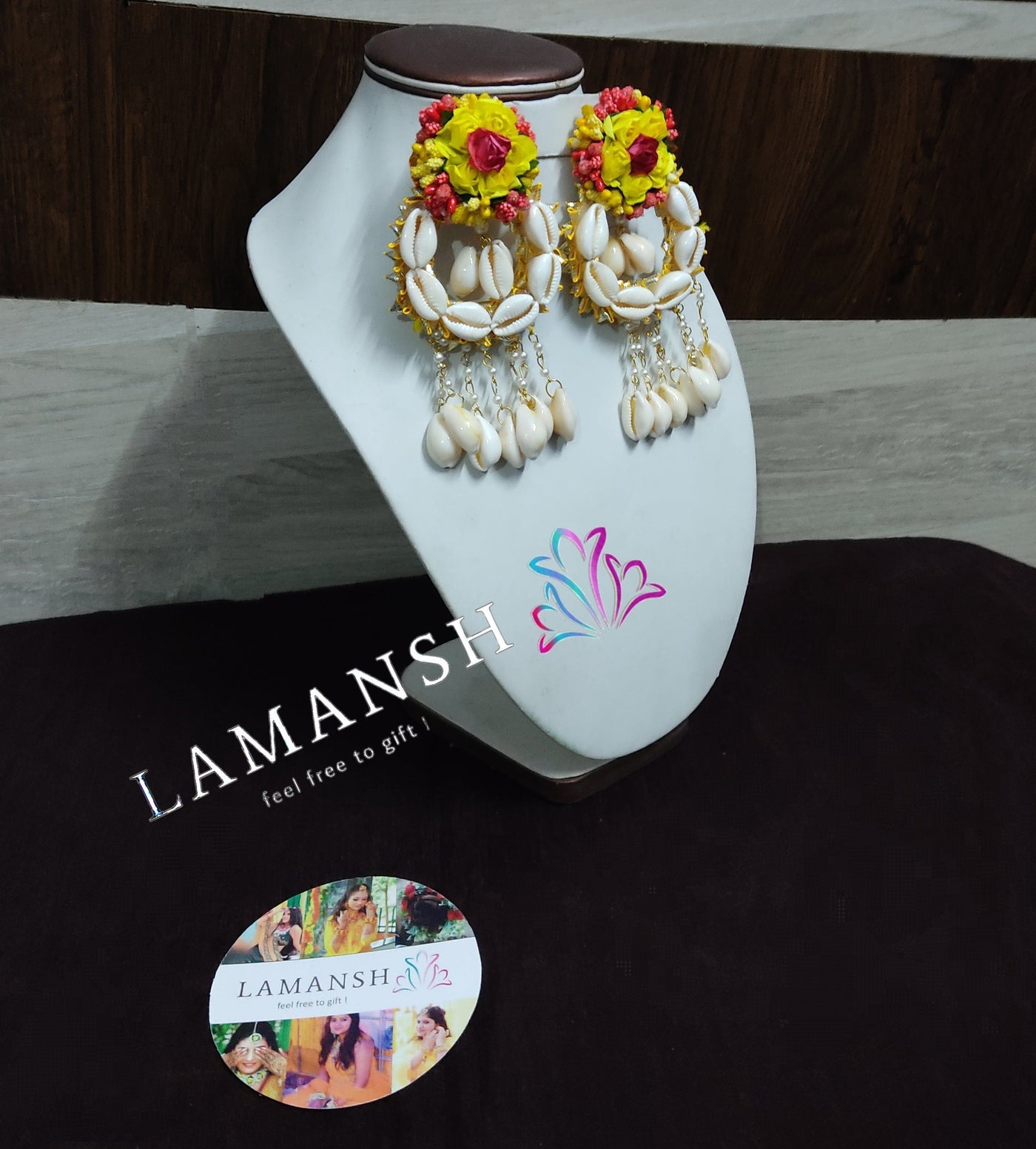 LAMANSH Maangtika, Earrings & Bangles set Red Yellow / Standard / Shells 🐚 Style LAMANSH® Artificial Seashells 🐚 Earrings set for Haldi Mehendi ceremony / Floral Jewelry set
