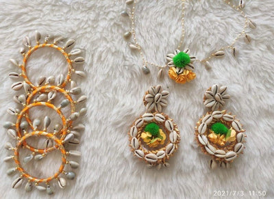 LAMANSH Maangtika, Earrings & Bangles set Yellow / Standard / Shells 🐚 Style Lamansh® Flower Jewellery Set With Shells Earrings & Bangles set