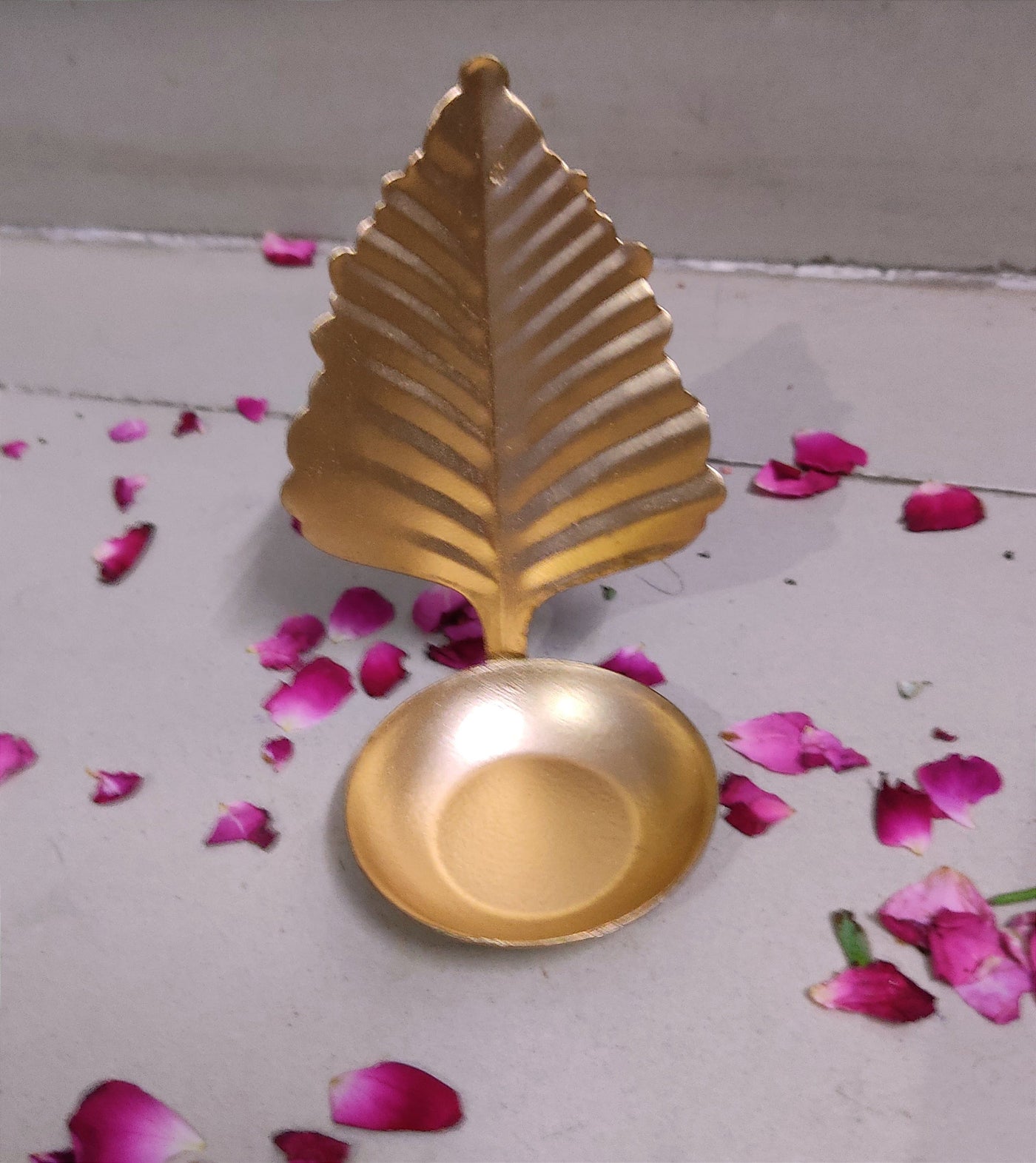 Lamansh marigold candle holder LAMANSH® 4*3 inch Metal Leaf Shaped Tealight Candle holder stand for Navratri & Diwali Decorations