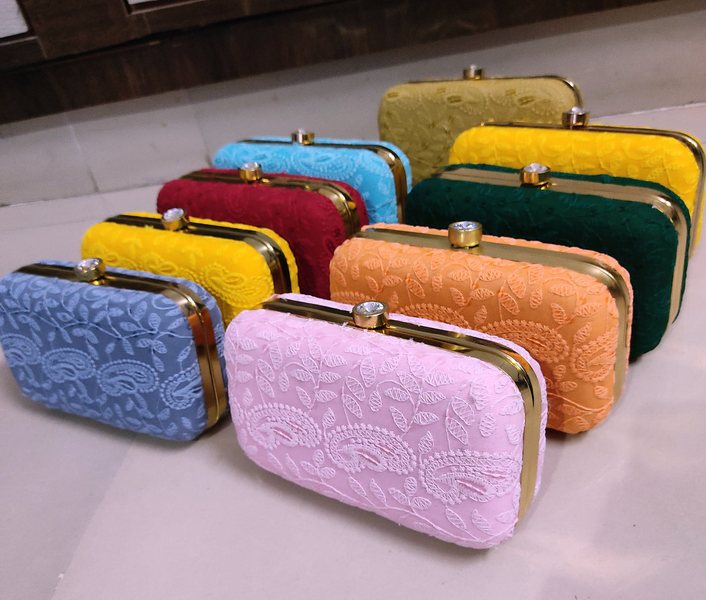 Single Side Flower Ladies Clutch Bags (White/Pink) | Girly bags, Fancy bags,  Wedding clutch purse