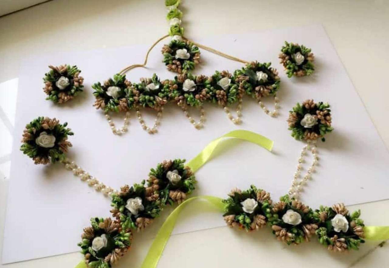 LAMANSH Necklace, 2 Earrings, 1 Maangtika, 2 Bracelets Green - Golden / Free Size / Bridal Style Lamansh® Floral Jewellery 🌺🌻🌹🌷 Set