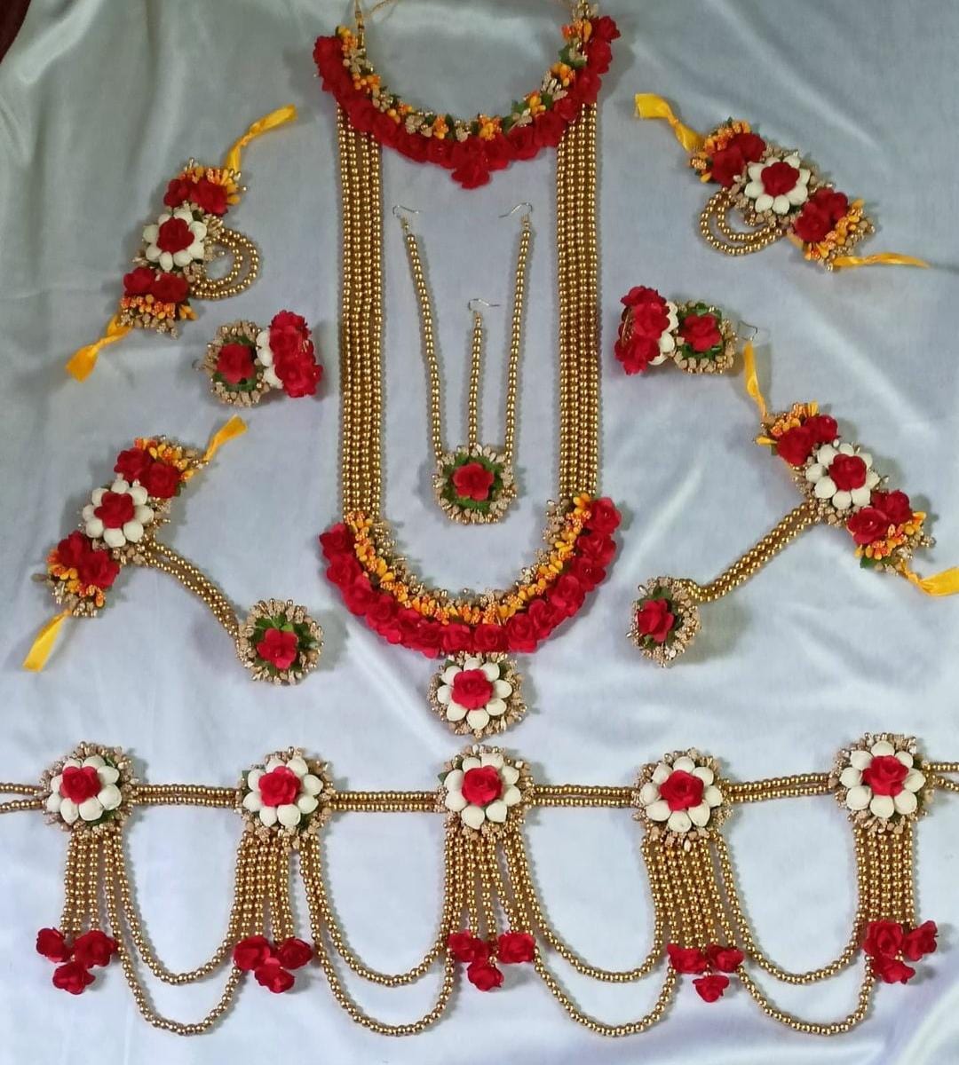 Lamansh Necklace , Choker , Earring, Maangtika, Bajuband,Bracelet set & Kamarband 1 Necklace , 1 Choker, 2 Earrings , 1 Maangtika with side chain, 2 Bajuband, 2 Bracelets attached to Ring set & 1 Kamarband Set / Red - Gold LAMANSH® Super Gorgeous Red Floral 🌺 Jewellery Set with Kamarband set / For Haldi Perfect for Gobharai / Baby Shower / Dohale Jevan / Floral set