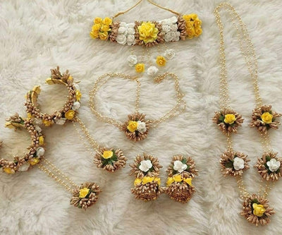 Lamansh Necklace,Choker, Earrings, Maangtika & Bracelet set 1 Necklace, 1 Choker, 2 Earrings ,1 Maangtika & 2 Bracelet set / Yellow-White-Gold LAMANSH® YELLOW BEAUTIFUL, BRIDAL FLORAL JEWELLERY SET FOR WOMEN / Haldi set