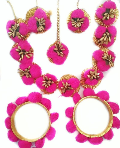 Lamansh Necklace, Earring, Maangtika & Bangles set 1 Necklace , 2 Earrings , 1 Maangtika & 2 Bangles Set / Pink-Golden LAMANSH® Special Floral 🌺 Jewellery Set