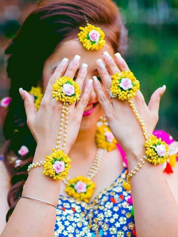 Lamansh Necklace, Earring, Maangtika , Bracelet set 1 Necklace , 2 Earrings , 1 Maangtika, 2 Bracelets set / Yellow-Green LAMANSH® Special Floral 🌺 Jewellery Set