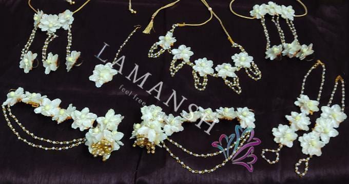 Lamansh Necklace, Earring, Maangtika & Bracelet Set White / Free size / Haldi LAMANSH® Glorious White Floral 🌸 Jewellery Set