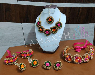 Lamansh Necklace, Earring, Maangtika, Tiara & Bracelets Set 1 Necklace, 2 Earrings , 1 Maangtika , 1 Tiara & 2 Bracelets Attached to ring / Pink - Orange - Gold LAMANSH® Special Haldi Mehendi 🌺 Jewellery Set