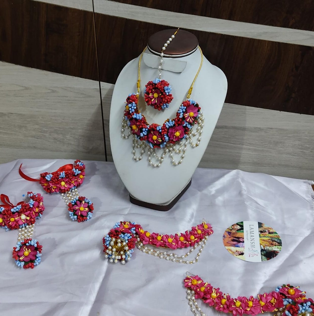 LAMANSH Necklace , Earrings , Bracelets attached to ring , Maangtikika pink - blue / Standard / Shells 🐚 Style Lamansh® Bridal Floral Jewellery Set 🌺🌻🌹🌷 / Haldi Set