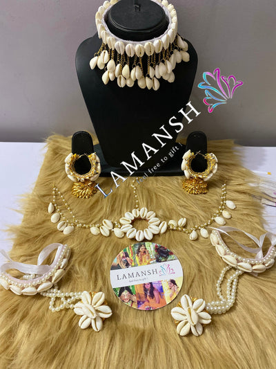 LAMANSH Necklace , Earrings , Bracelets attached to ring , Maangtikika Red - Orange / Standard / Shells 🐚 Style LAMANDH® Trendy Shells 🐚 Jewellery Set for Mehendi ceremony
