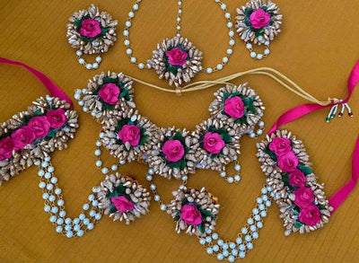 LAMANSH Necklace , Earrings , Bracelets Attached With Ring , Maangtika Pink- Golden / Free Size / Bridal Style Lamansh® Flower Jewellery Set 🌺 For Haldi function / Floral set