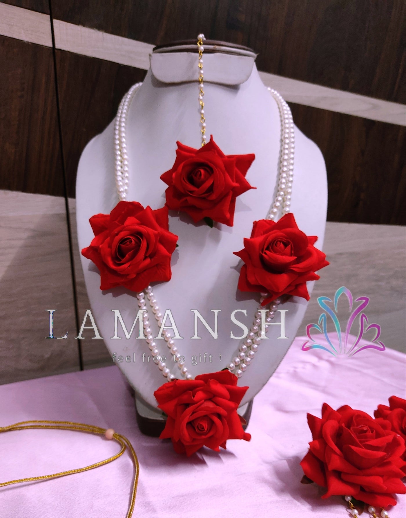 Amazon.com: Latious Wedding Bride Wrist Corsage Red Bridal Rose Wrist  Flower Bridesmaids Hand Floral Decor Flowergirl Prom Party Accessories for  Women and Girls (Red) : Home & Kitchen