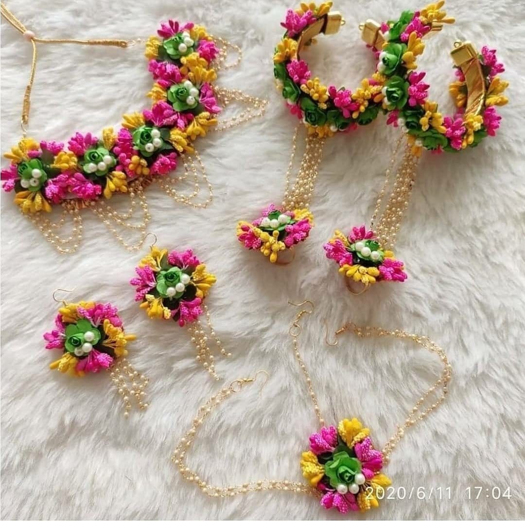 Lamansh Necklace, Earrings, Maangtika & Bracelet set 1 Necklace, 2 Earrings ,1 Maangtika & 2 Bracelet set / Green-Yellow-Pink LAMANSH® Multicolor BEAUTIFUL, BRIDAL FLORAL JEWELLERY SET FOR WOMEN / Jewel set