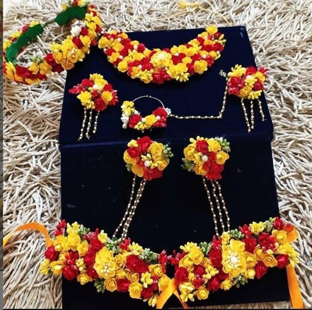 Flower jewellery set with kamarbandh / Tiara