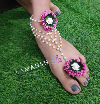 LAMANSH Pink - White / Artificial Flowers / 2 LAMANSH® (Set of 2) White & Pink Floral Anklets (Payal) Set / Bridal Set for Haldi Ceremony / Accessories set