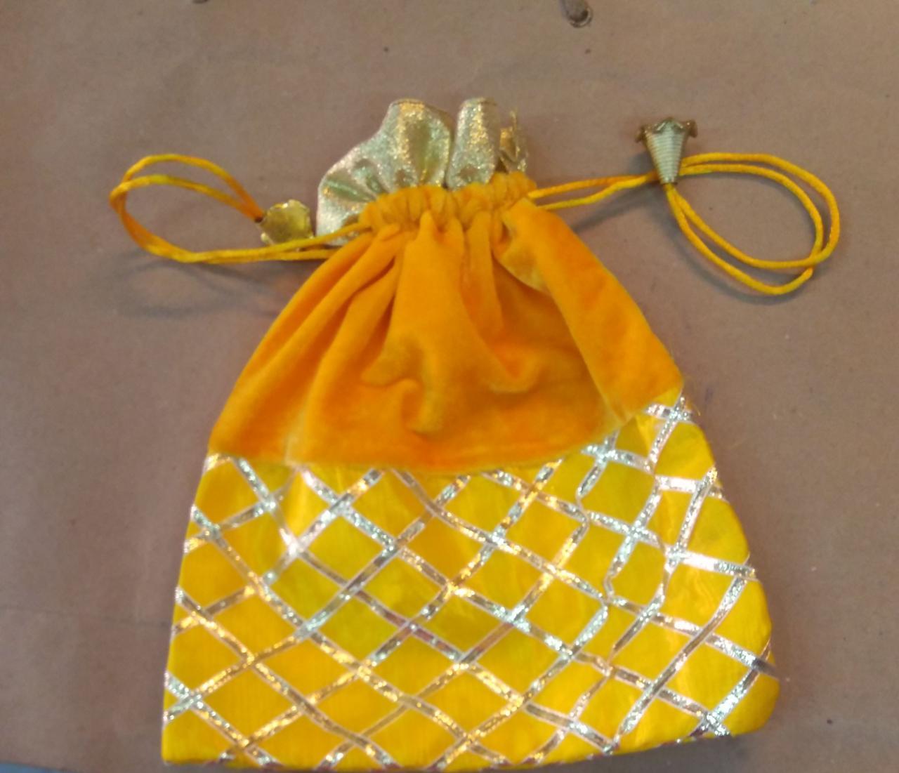 LAMANSH ® Women's Potli Bag Pack of 150 LAMANSH Pack of 150 (4*6 inch)Women's Potli Bag For gifting / organza party favour gift bags  /Potli Bag for women with Printed