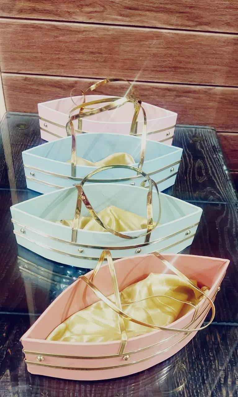 New Jaipur Handicraft Gift Baskets 💛 Assorted colors / 50 Pack of 50 Boat Shaped Gift 🎁 Hamper Baskets at 250 Rs each,  For Gifting 🎁 & Giveaways (Size - 10*6 inch) / Trending hampers for making Diwali & Wedding Return Gifts